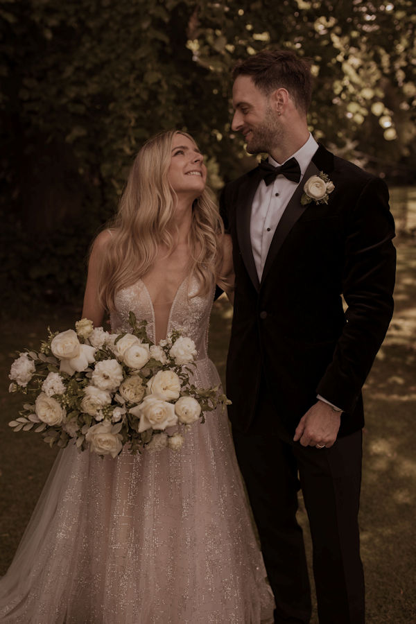 bride holding bouquet