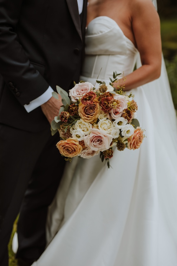 autumn brides bouquet