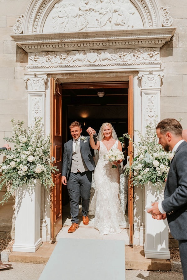 classic white wedding flowers