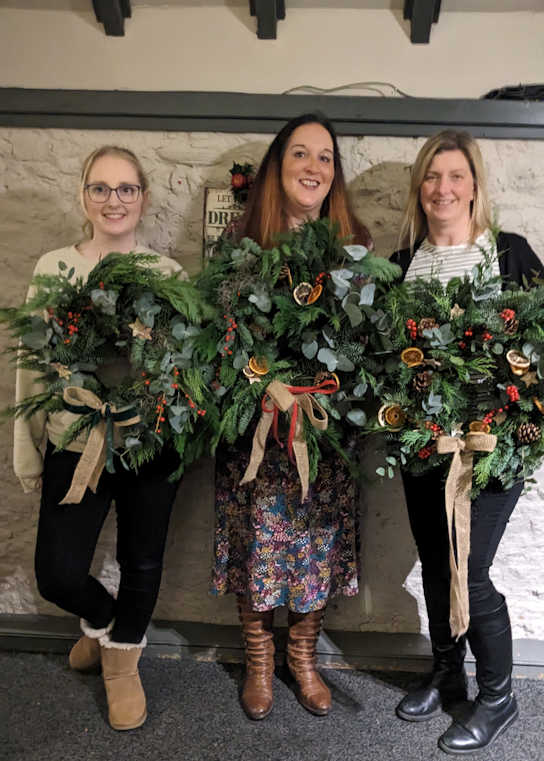 private wreath making at the pub