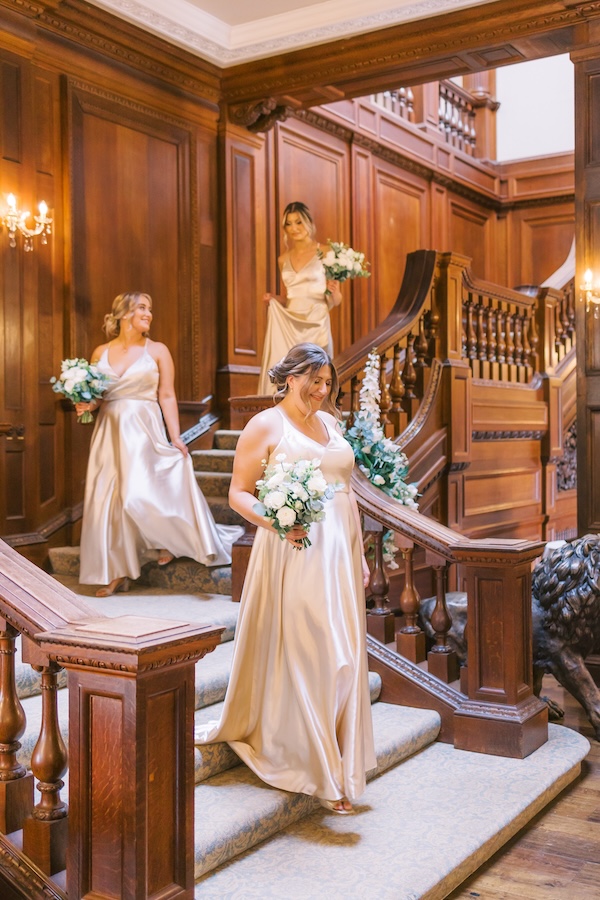 classical white bouquets